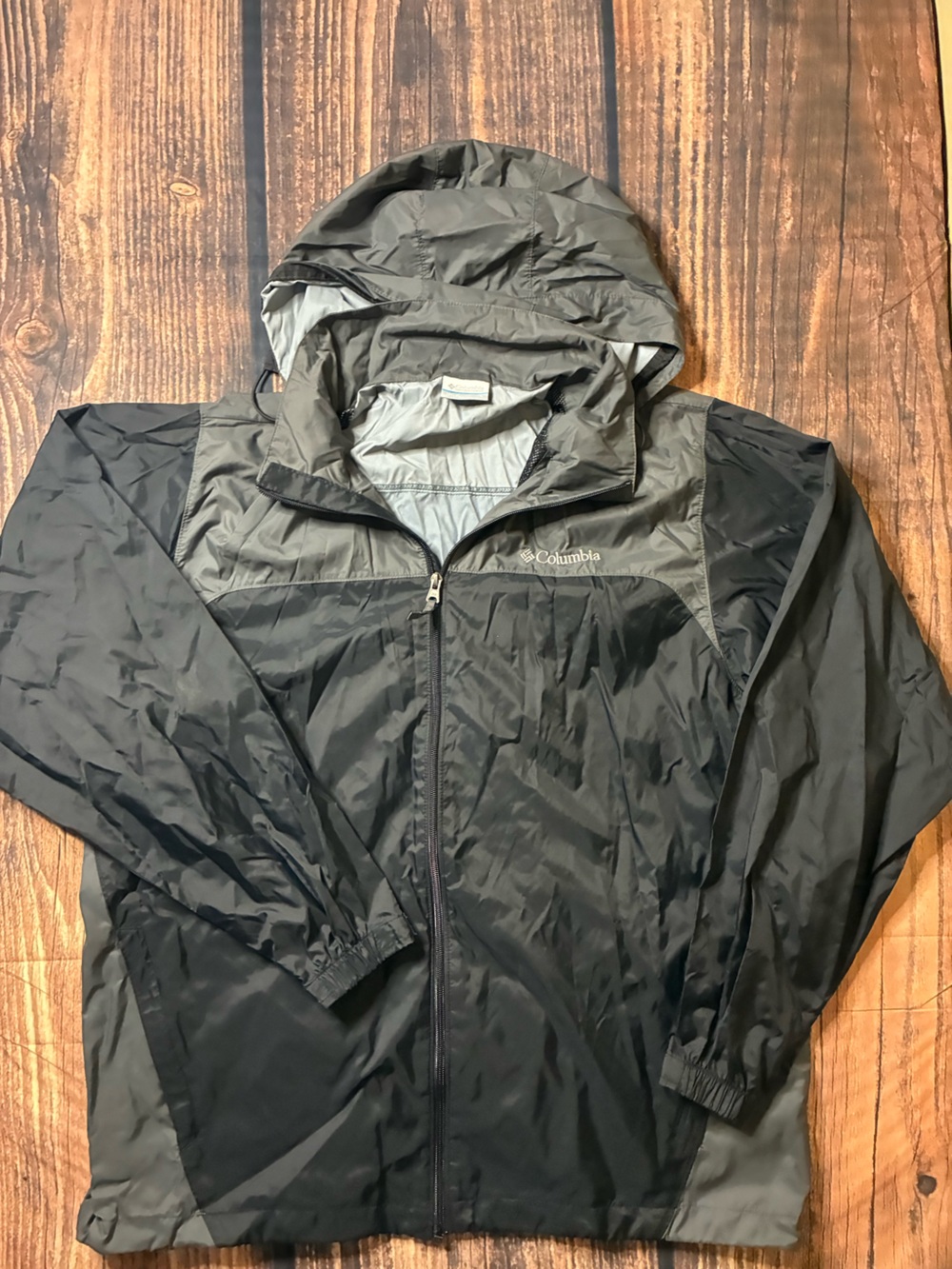 Columbia Men's Black and Gray Lightweight Packable Windbreaker